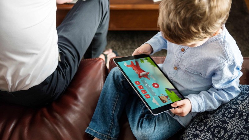 A proposta proíbe anúncios publicitários em jovens online voltados para crianças menores de 12 anos.