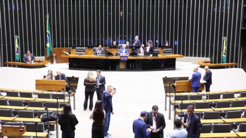 Congresso tem agenda encurtada pela proximidade do feriado. 