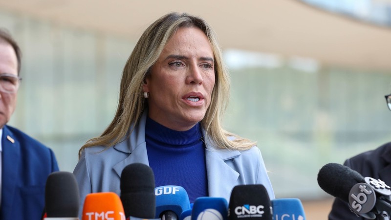 Celina relatou ter buscado ajuda médica ao sentir dor para respirar. 