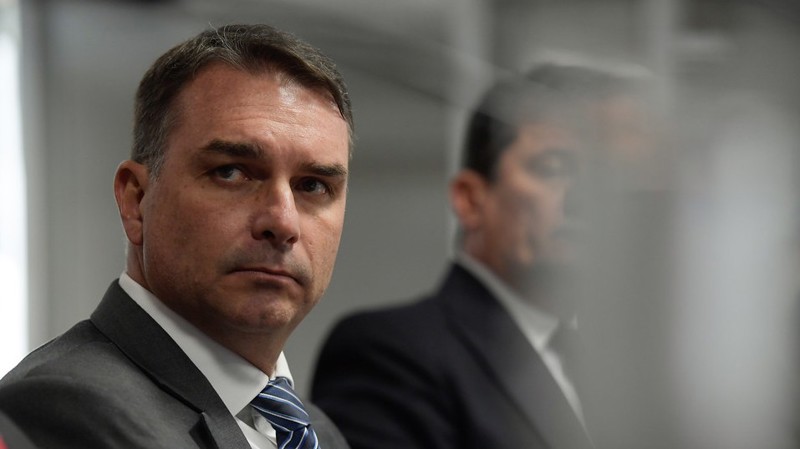 Flávio Bolsonaro expressou temor de pesca probatória em ação da Polícia Civil. 