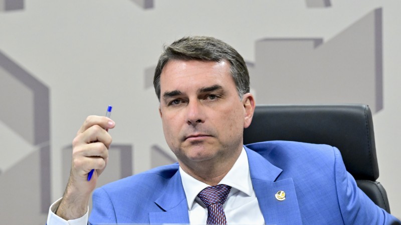 Flávio Bolsonaro é pré-candidato à Presidência. 