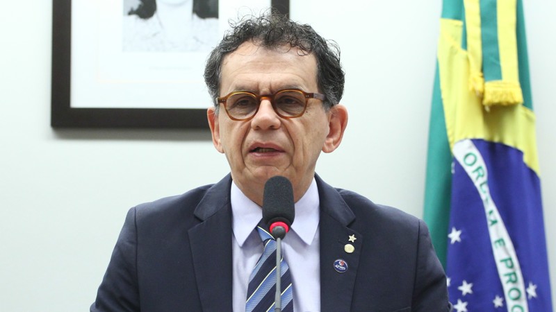 Projeto de Reimont busca garantir acesso à aprendizagem para alunos da educação básica e do ensino superior impossibilitados de frequentar aulas presenciais.