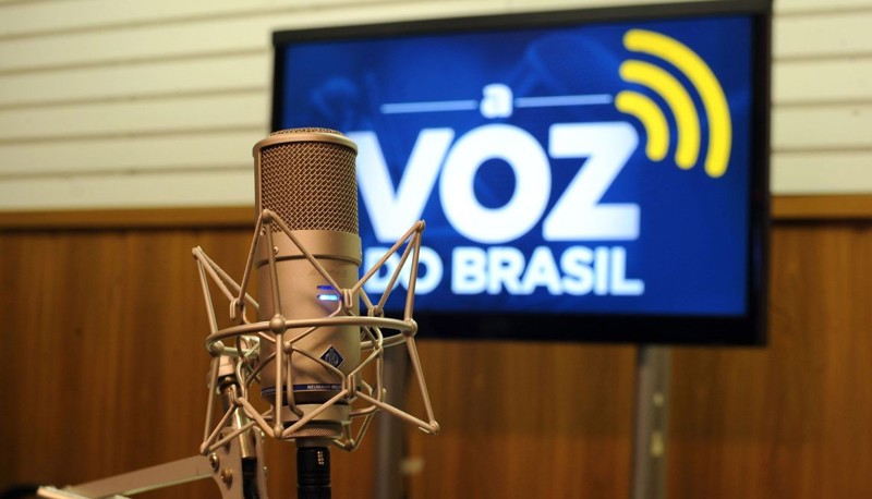 Mudança na Voz do Brasil busca ampliar o acesso a informações sobre serviços de acolhimento e proteção.