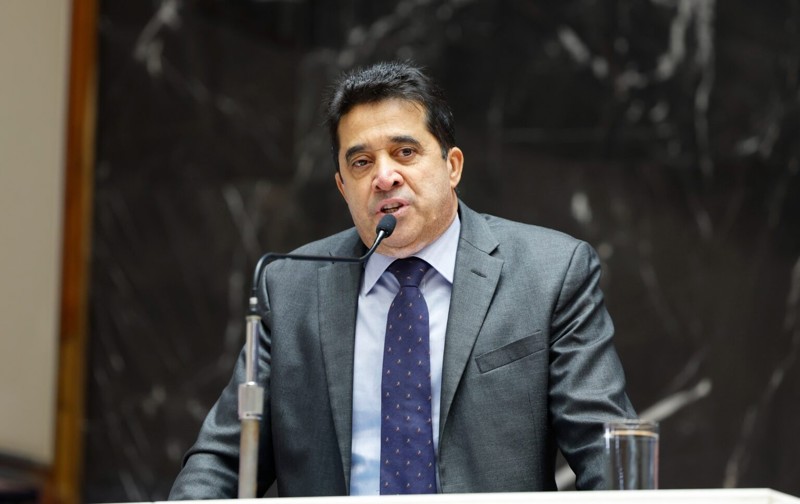 Processo poderá ser retomado se o deputado Sargento Rodrigues descumprir restrições impostas pela Justiça.