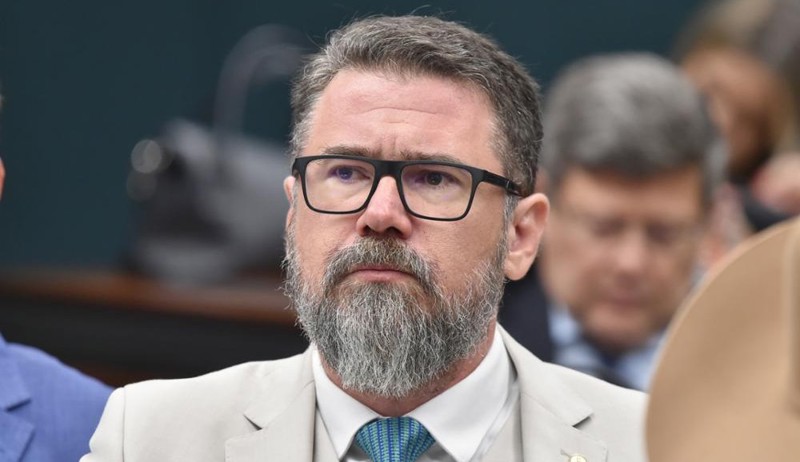 Pollon já possuía suspensão em tramitação por ocupação irregular da Mesa Diretora. 