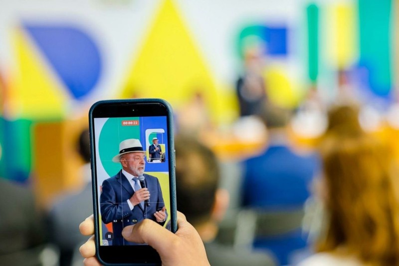 Pesquisa mostra melhora na imagem do governo.
