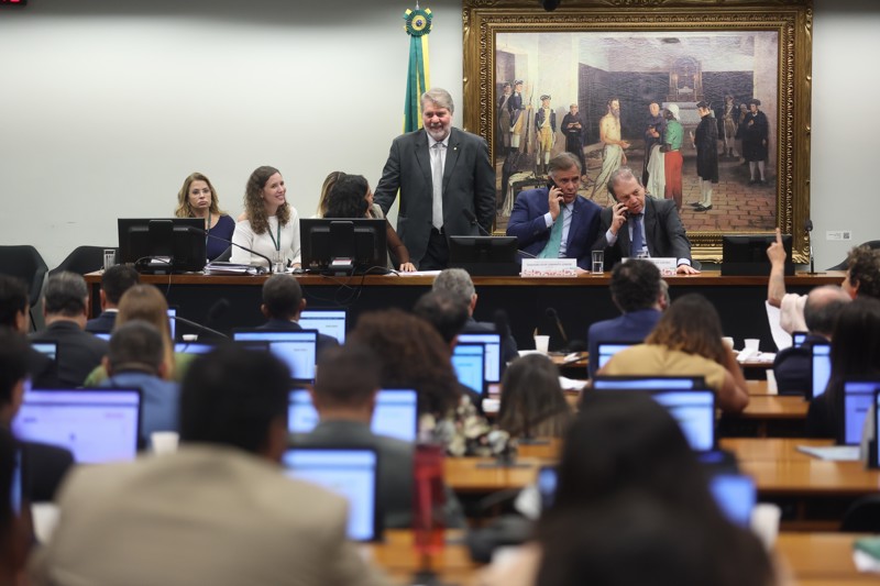 CCJ aprovou a admissibilidade da proposta que reduz a maioridade penal por ampla margem de votos.