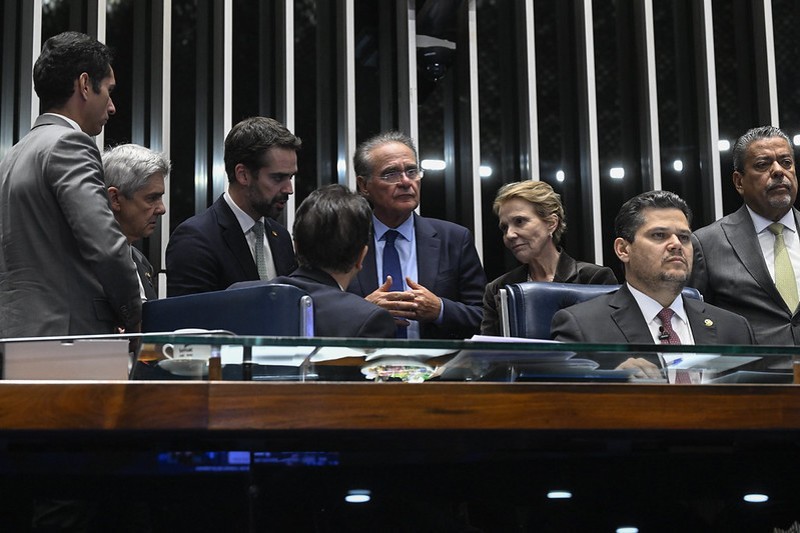 Negociações com o governo foram lideradas por Renan Calheiros e Tereza Cristina, mas não houve acordo entre Legislativo e Executivo.
