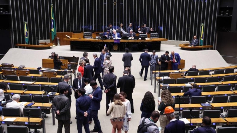 Proposta apresentada pelo governo trava a pauta da Câmara.