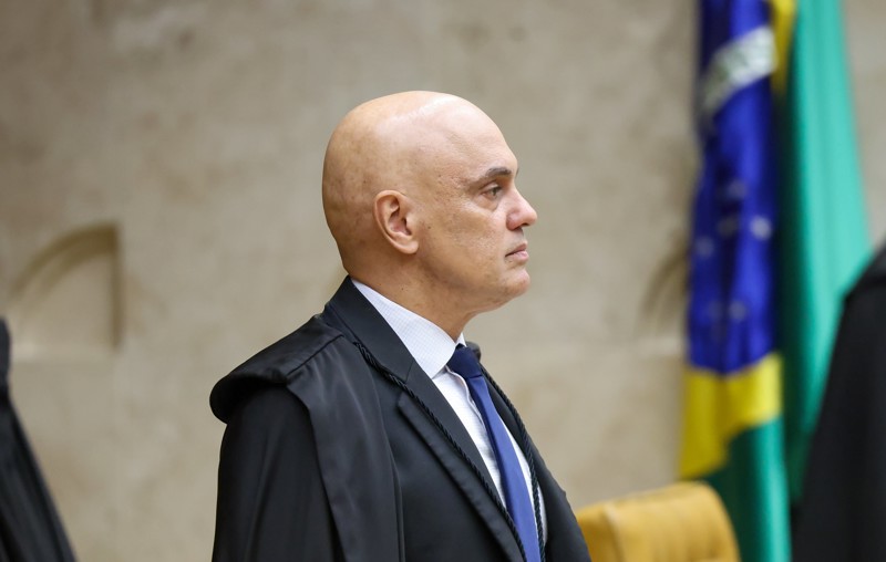 Decisão da Primeira Turma pode afetar os planos eleitorais de Eduardo Bolsonaro para 2026.