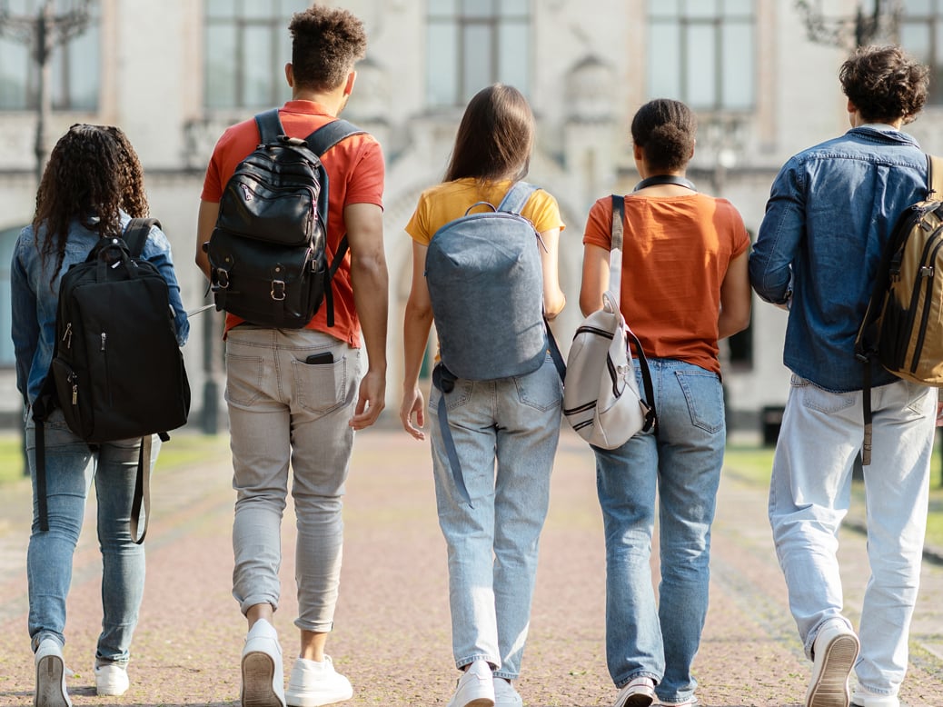 Alunos do 1º e do 2º ano recebem parcela hoje.