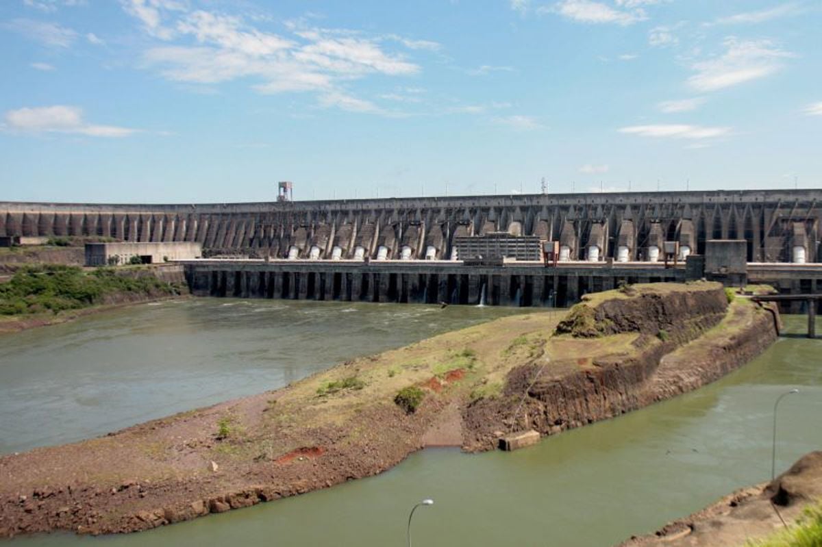 Vista da hidrelétrica de Itaipu Binacional