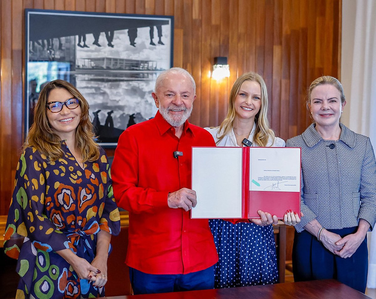 Primeira-dama Janja, presidente Lula, Verônica Abdalla e a ministra do SRI, Gleisi Hoffmann