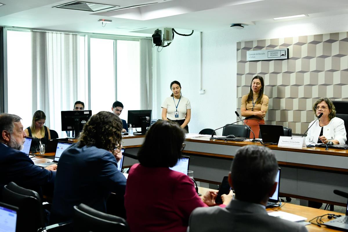 Comissão de Educação e Cultura realizou reunião deliberativa hoje.