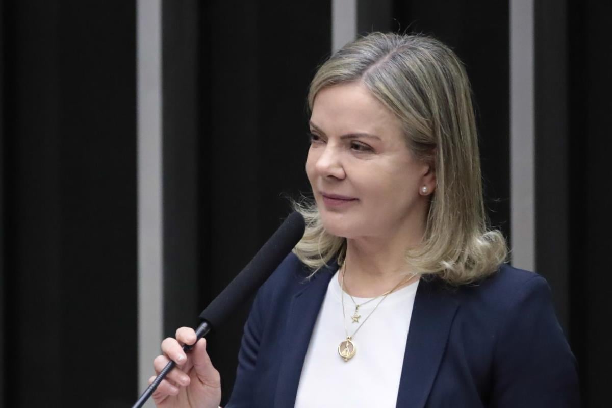 Gleisi Hoffmann foi empossada como ministra-chefe da Secretaria de Relações Institucionais na segunda-feira (10).