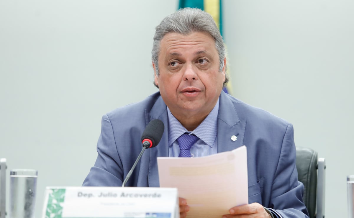 O deputado Júlio Arcoverde (PP-PI), presidente da Comissão Mista de Orçamento, afirma que o cronograma está mantido