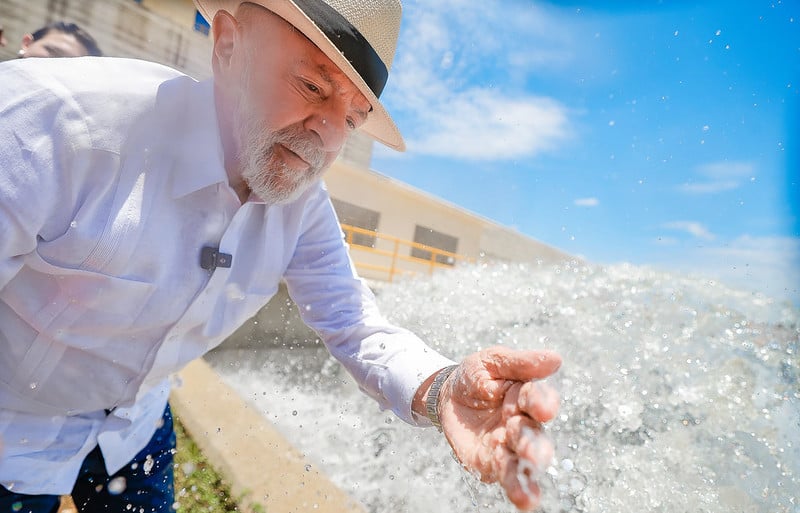 Mãos à obra: Lula em visita à Barragem de Oiticica, no Rio Grande do Norte, nesta semana