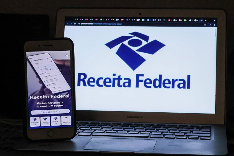 Contribuinte pode acessar o site da Receita Federal para checar se tem alguma restituição a receber.