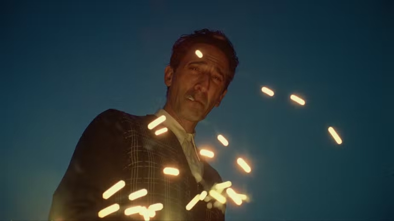 Adrien Brody, no papel de László Tóth, em 