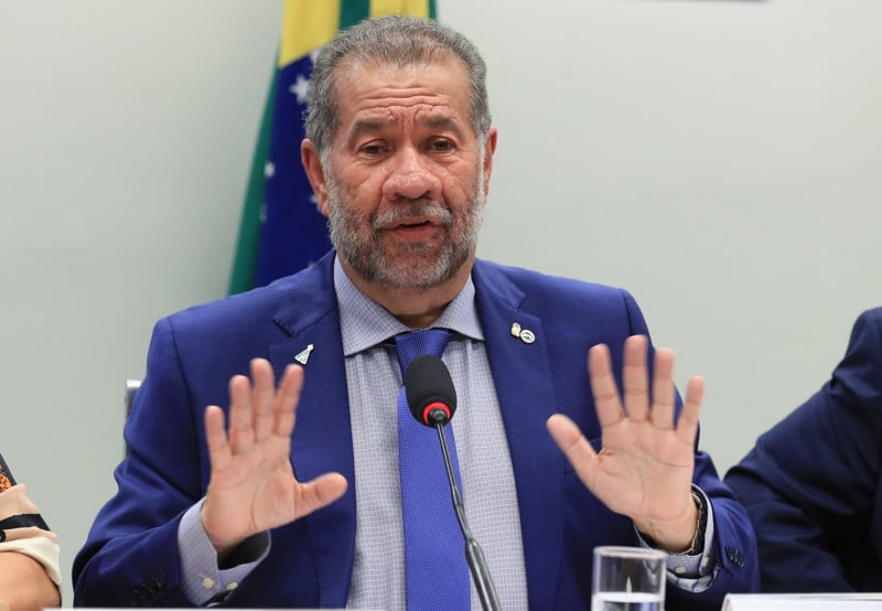 Carlos Lupi.