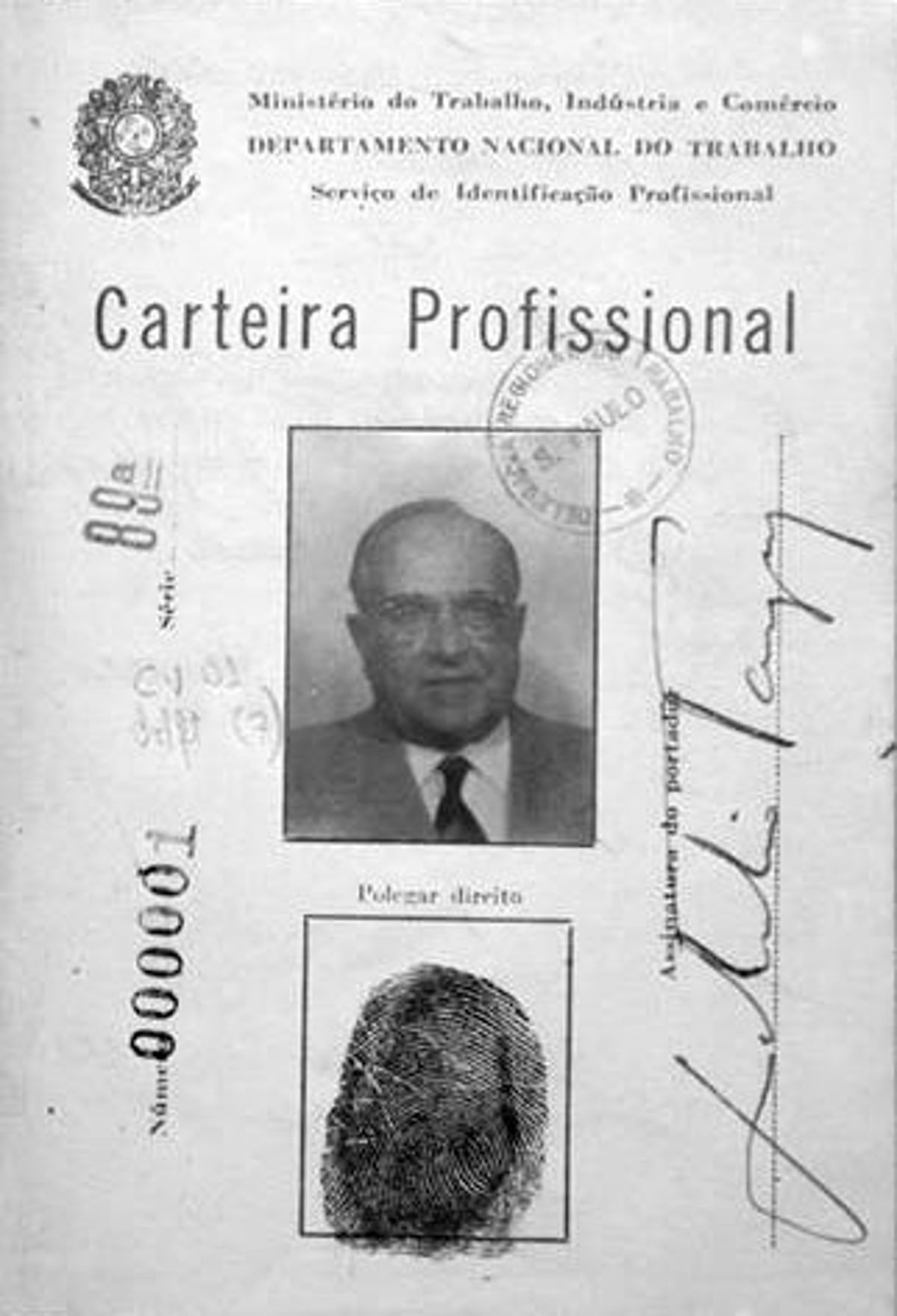 Getúlio Vargas teve a primeira carteira de trabalho no país