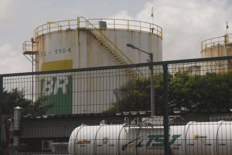 Petrobras reduz preço do diesel para as distribuidoras.