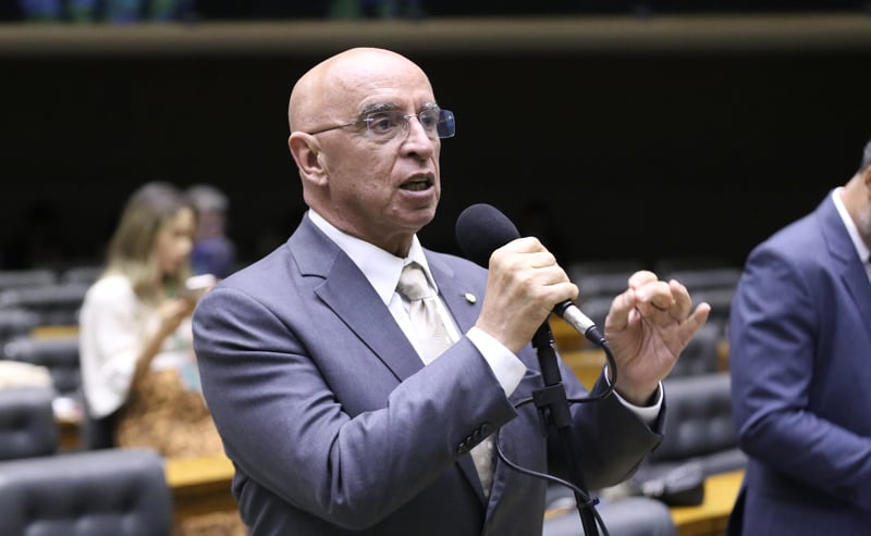 Heringer diz que PDT seguirá caminho próprio, sem aderir à oposição, mas cobrando respeito.