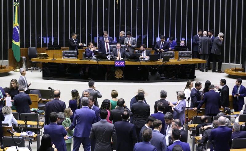 Relatório recebeu orientação favorável de partidos da base do governo.
