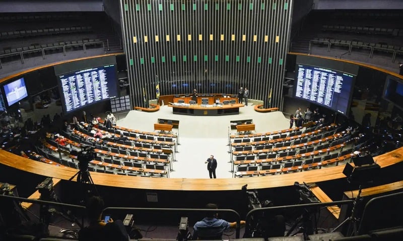 Proposta trata do parcelamento de dívidas previdenciárias e limites para precatórios de municípios