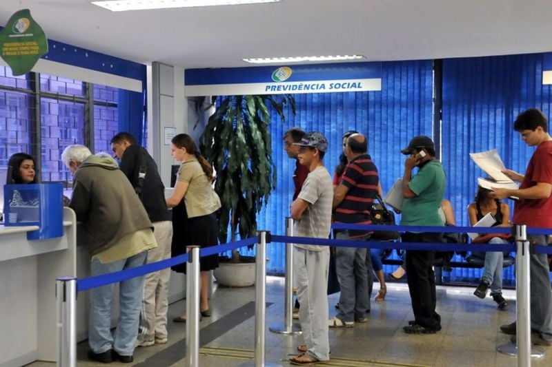 Fila no INSS
