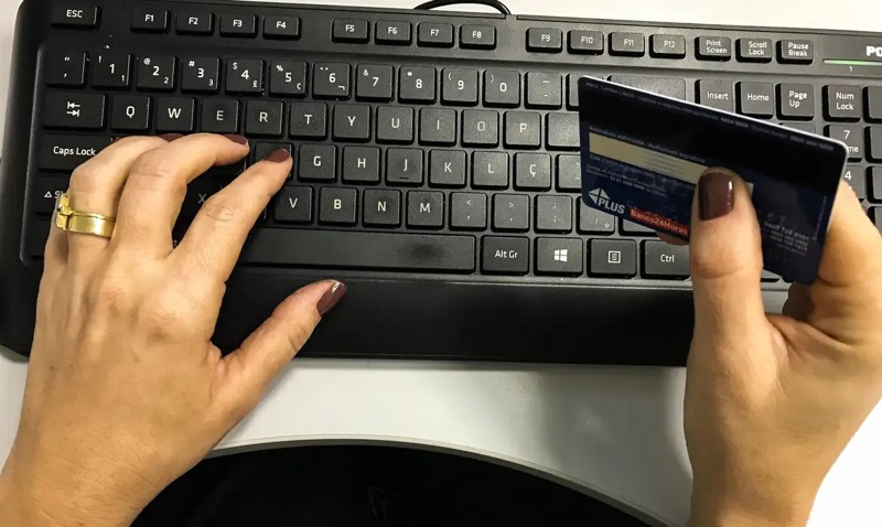 Proposta obriga sites de venda a informar procedência e número de série de produtos eletrônicos, como celulares e peças de veículos.