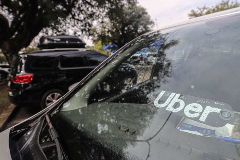 Serviços de transporte registraram alta no mês.