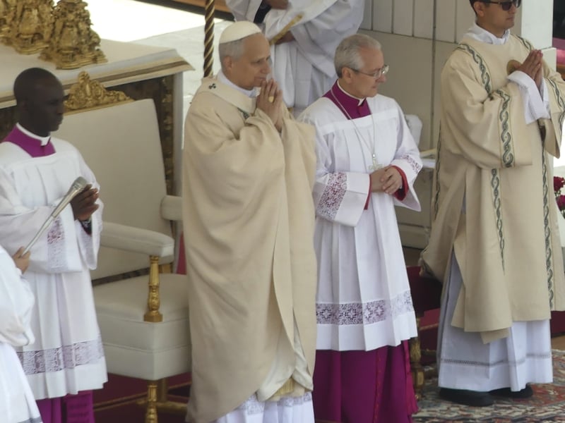 Na Praça de São Pedro, novo pontífice exorta Igreja a ser fermento de fraternidade e reconciliação