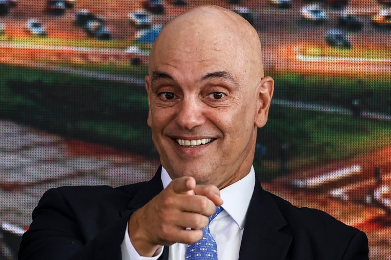Ministro do STF atende pedido da PGR e autoriza investigação por coação, obstrução e ameaça ao Estado democrático.