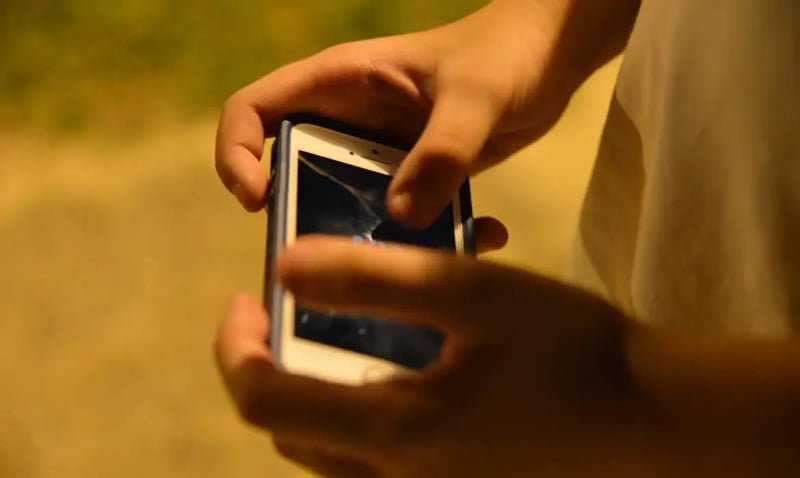 Ambientes virtuais podem ser tão perigosos quanto os físicos para crianças e adolescentes expostos a conteúdos ilícitos.