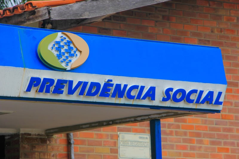 Operação da PF investiga fraudes no INSS.