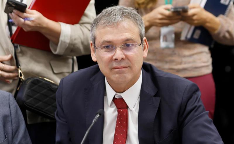 Lindbergh Farias entrou com representação na PGR contra Carla Zambelli.