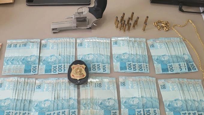 Criminosos usavam empresas fictícias para criar vínculos empregatícios falsos.