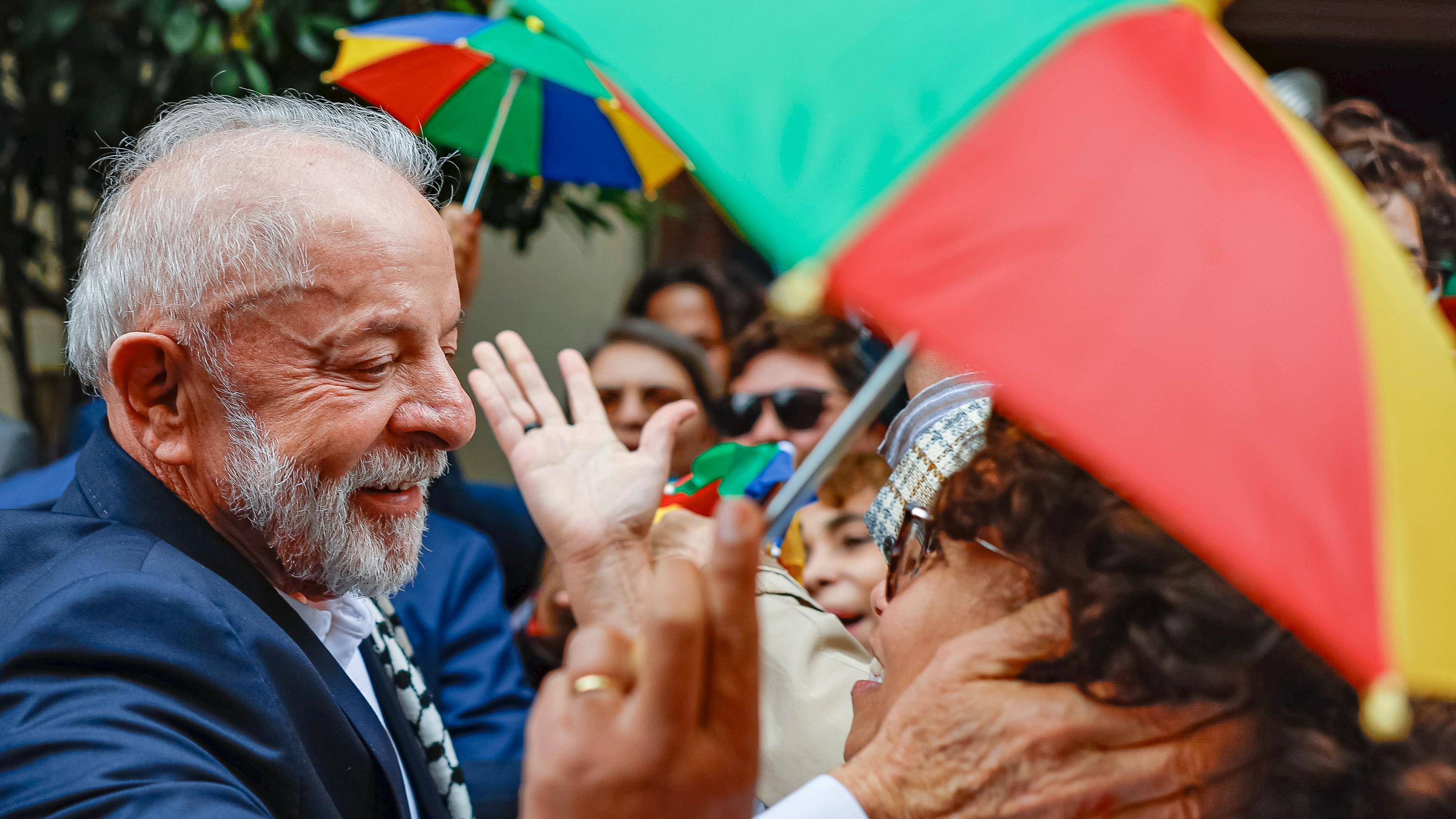 Dados da Quaest revelam nuances por faixa etária e religião que desafiam explicações simplistas sobre o governo Lula.