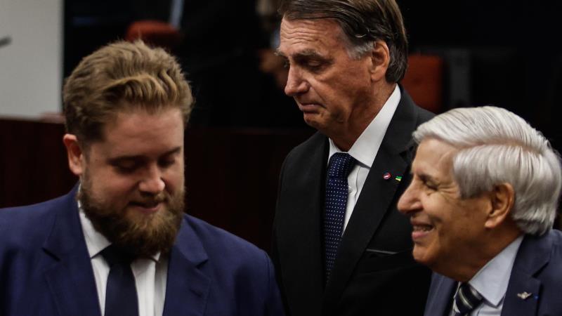 Augusto Heleno e o seu advogado, Matheus Milanez Atrás, o ex-presidente Jair Bolsonaro.