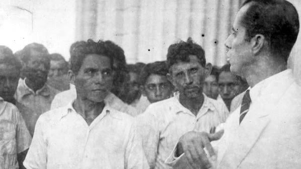 Colonos e seringueiros com o governador Guiomard Santos. 