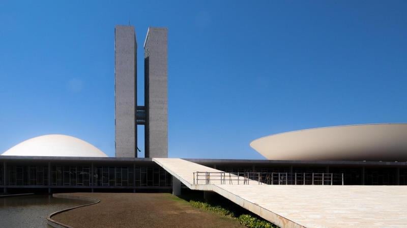 Após reconstrução iniciada pelo governo, Congresso ameaça desfigurar marco do licenciamento.