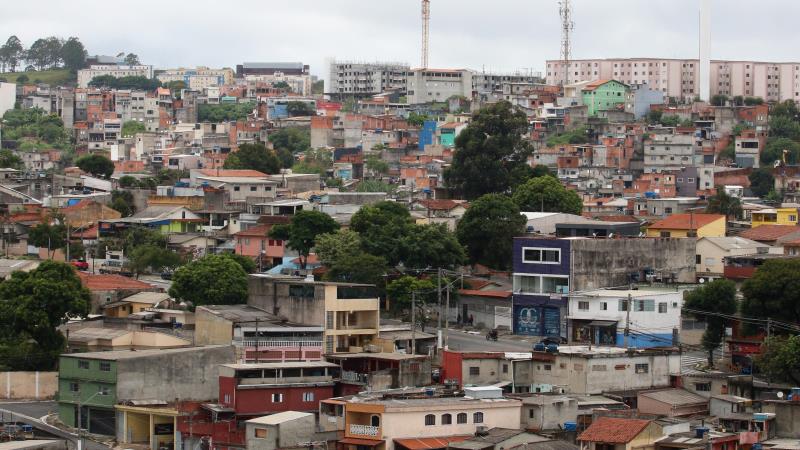 A taxação de LCIs e CRIs prejudica a classe média, encarece o financiamento e ameaça empregos na construção civil.