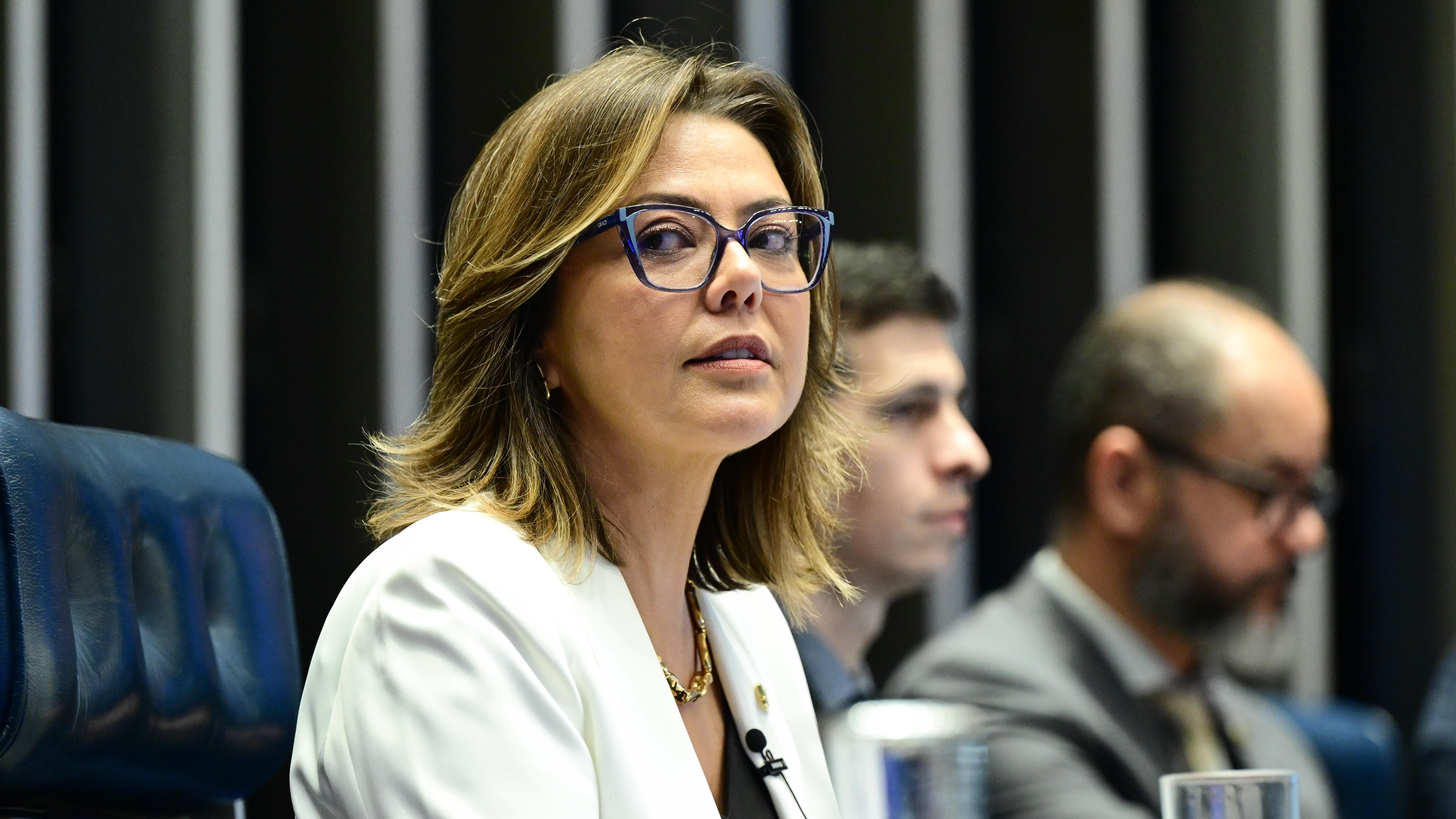 Leila Barros.