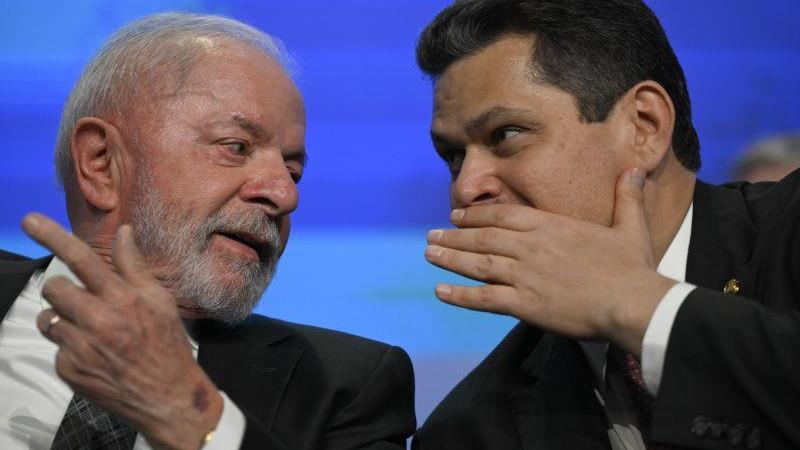 O presidente Lula, com Davi Alcolumbre: tarefa de promulgar lei do Dia da Amizade com Israel ficou com o presidente do Congresso.