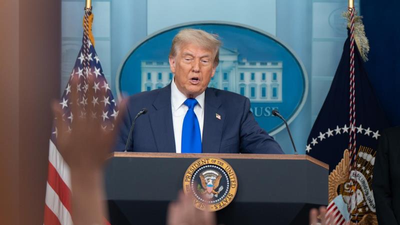 Decisões recentes ampliam poderes presidenciais e esvaziam proteções legais históricas.