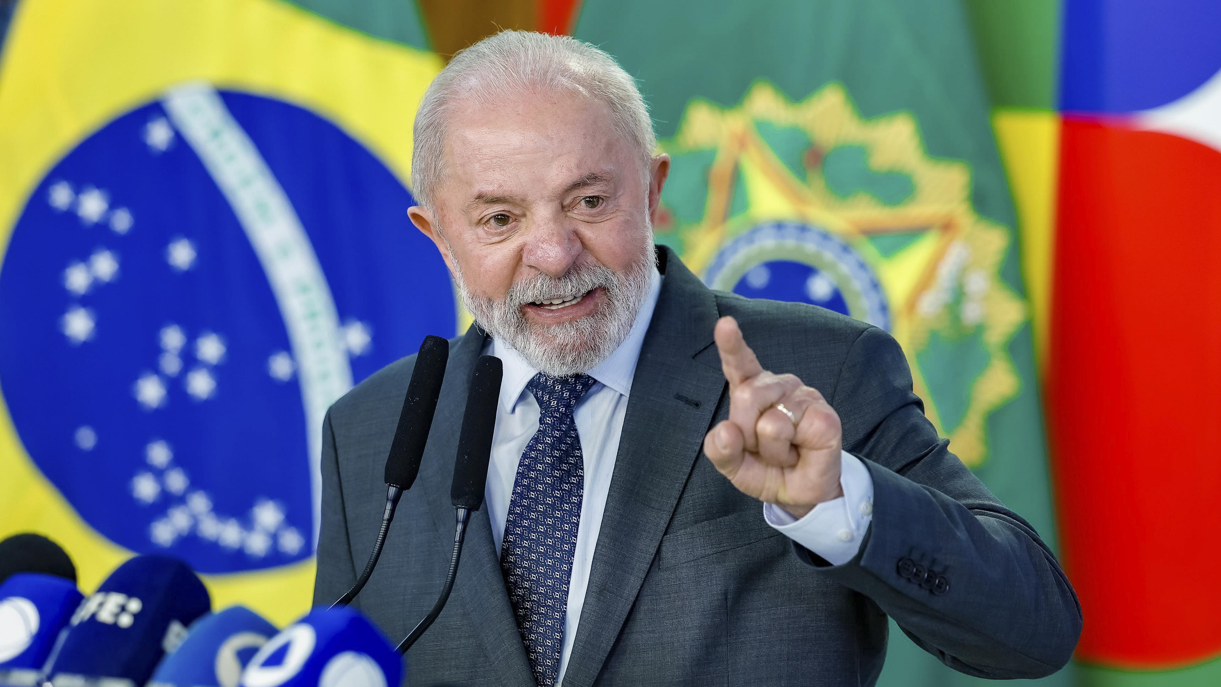 Lula recorre ao STF após derrota do IOF no Congresso.