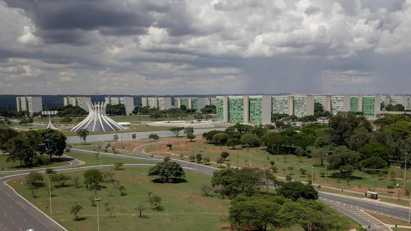 Discussão sobre profissionalização e accountability volta à tona com novos casos no setor público.