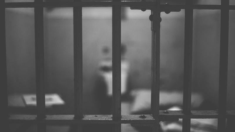 Nova lei impede que idade seja um atenuante para pena de agressores sexuais.