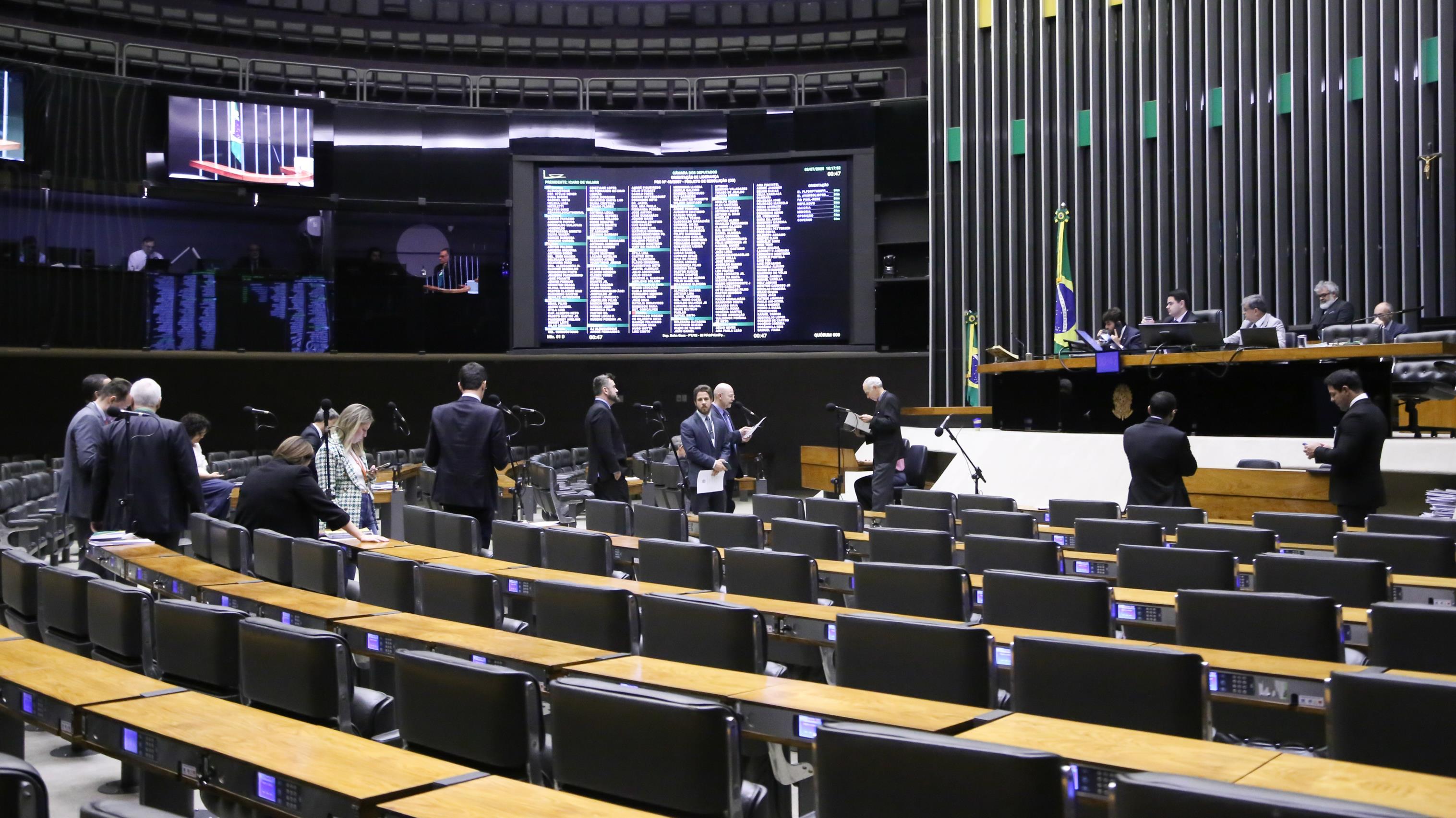 Nova regra mantém 70 cadeiras paulistas e amplia desequilíbrio no valor do voto entre estados.